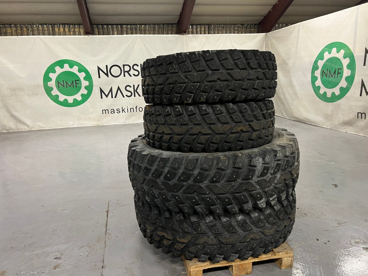 TRI 2 Dekk, TRI 2 DEKK MED PIGG - Roue complète pour Machine agricole: photos 1 TRI 2 Dekk, TRI 2 DEKK MED PIGG - Roue complète pour Machine agricole: photos 1