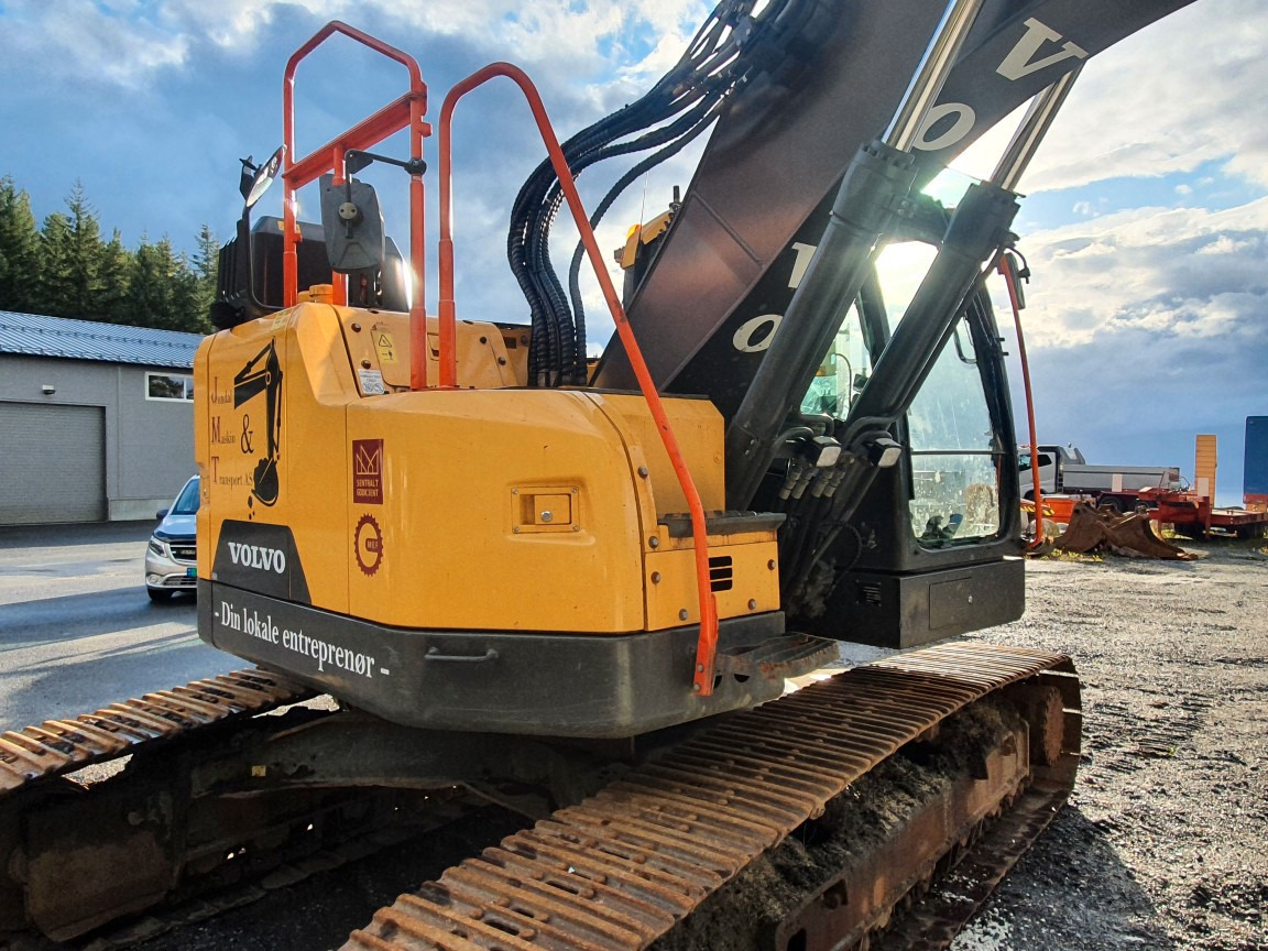 Volvo ECR235EL - Pelle sur chenille: photos 3 Volvo ECR235EL - Pelle sur chenille: photos 3