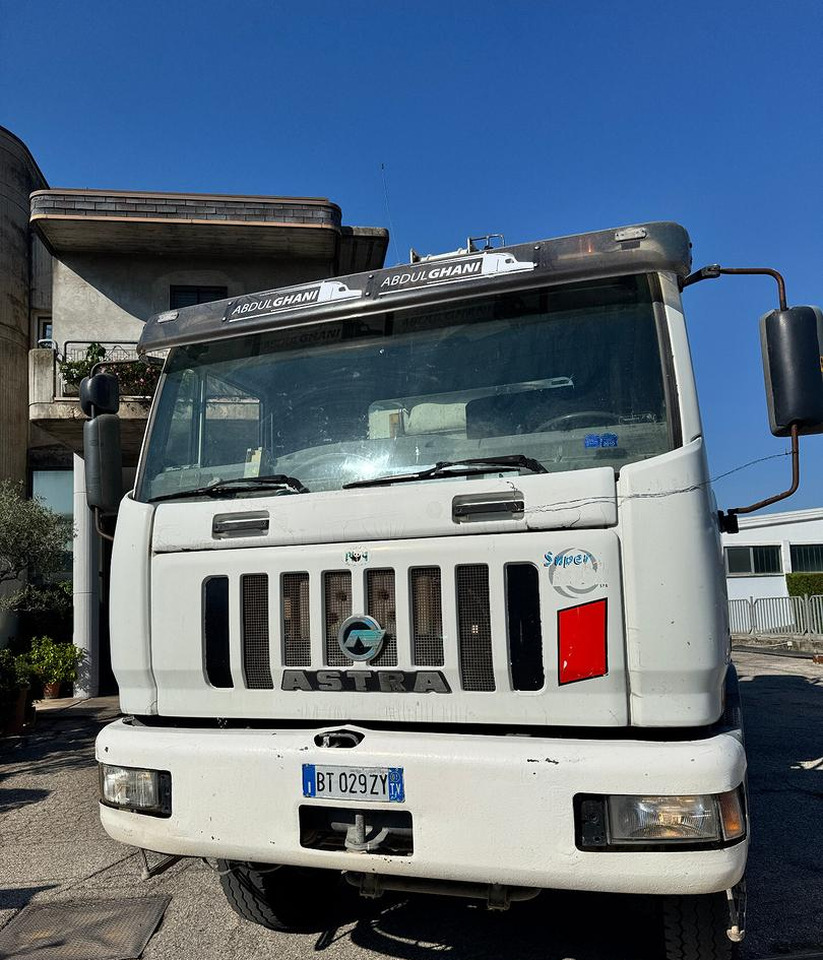 Betonpompa CIFA ASTRA HD84.38 - 2003 - Camion malaxeur pompe: photos 2 Betonpompa CIFA ASTRA HD84.38 - 2003 - Camion malaxeur pompe: photos 2