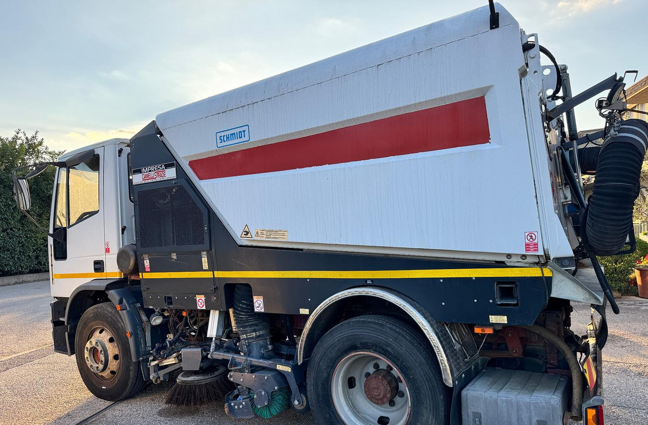 Iveco EuroCargo 150E18 spazzatrice - Balayeuse de voirie: photos 5 Iveco EuroCargo 150E18 spazzatrice - Balayeuse de voirie: photos 5