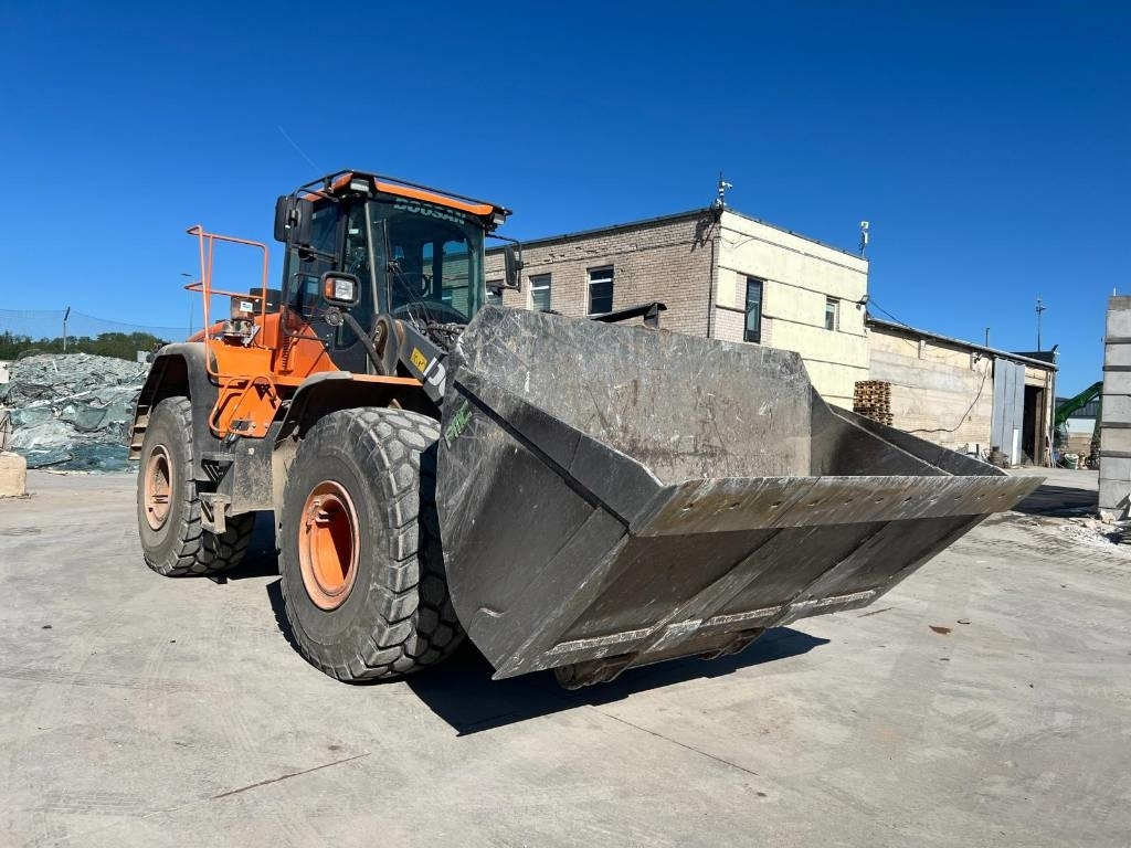Doosan DL 420-5 CVT-5 - Chargeuse sur pneus: photos 5 Doosan DL 420-5 CVT-5 - Chargeuse sur pneus: photos 5