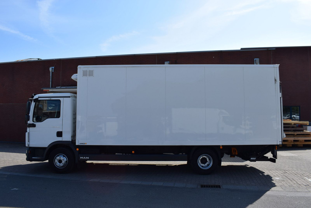 MAN TGL 8.180 Koffer 6,20mLBW 1000KG Klima - Fourgon grand volume: photos 1 MAN TGL 8.180 Koffer 6,20mLBW 1000KG Klima - Fourgon grand volume: photos 1