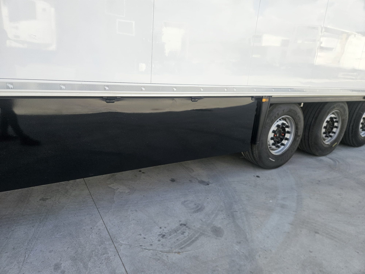 SCHMITZ CARGOBULL SKO 24/L - FP 60 ThermoKing SLXi300 - Semi-remorque frigorifique: photos 3 SCHMITZ CARGOBULL SKO 24/L - FP 60 ThermoKing SLXi300 - Semi-remorque frigorifique: photos 3