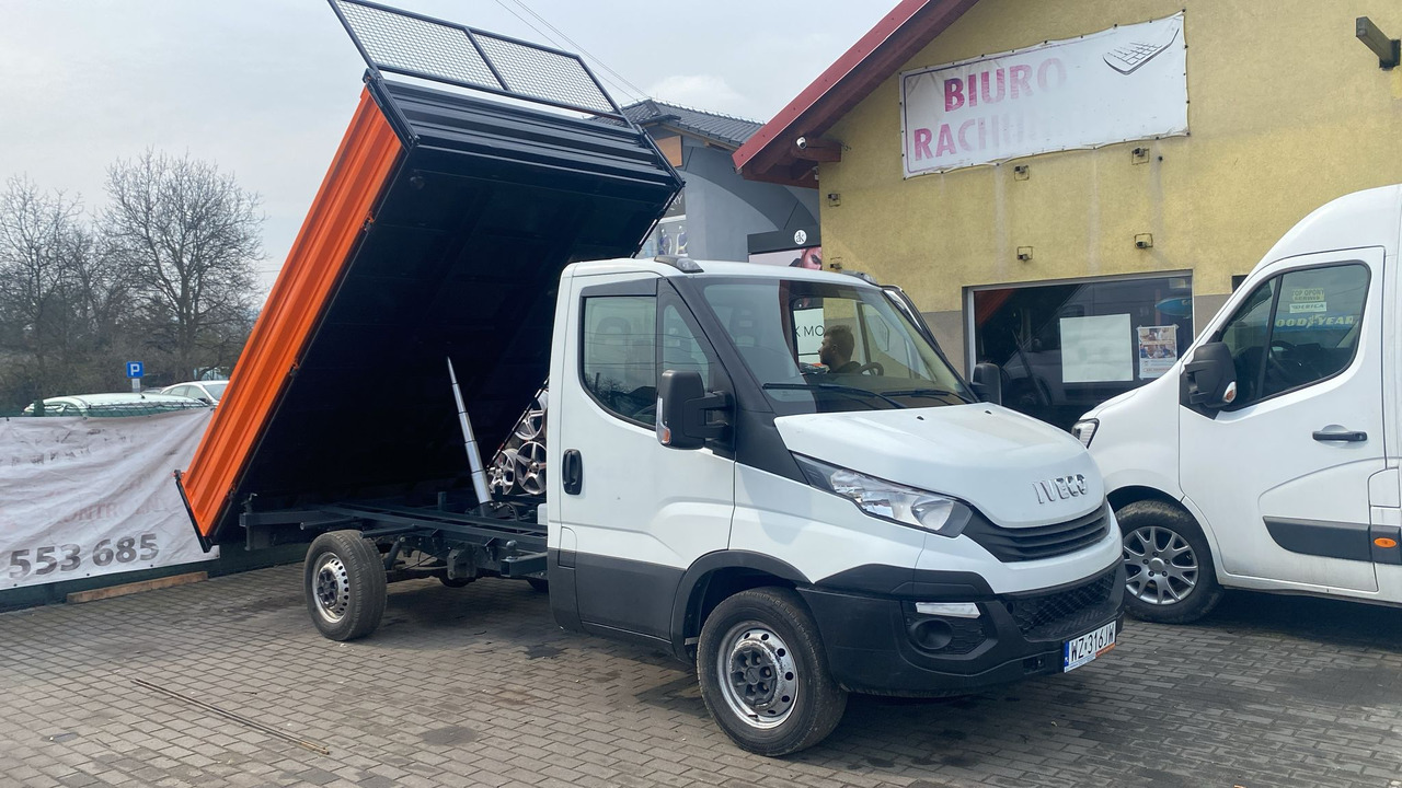 IVECO DAILY 35S13 WYWROTKA KIPER Z NAJAZDAMI NR 842 - Utilitaire benne: photos 1 IVECO DAILY 35S13 WYWROTKA KIPER Z NAJAZDAMI NR 842 - Utilitaire benne: photos 1