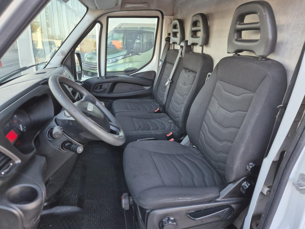 IVECO DAILY35C13V12m3 - Transport de personnes: photos 3 IVECO DAILY35C13V12m3 - Transport de personnes: photos 3