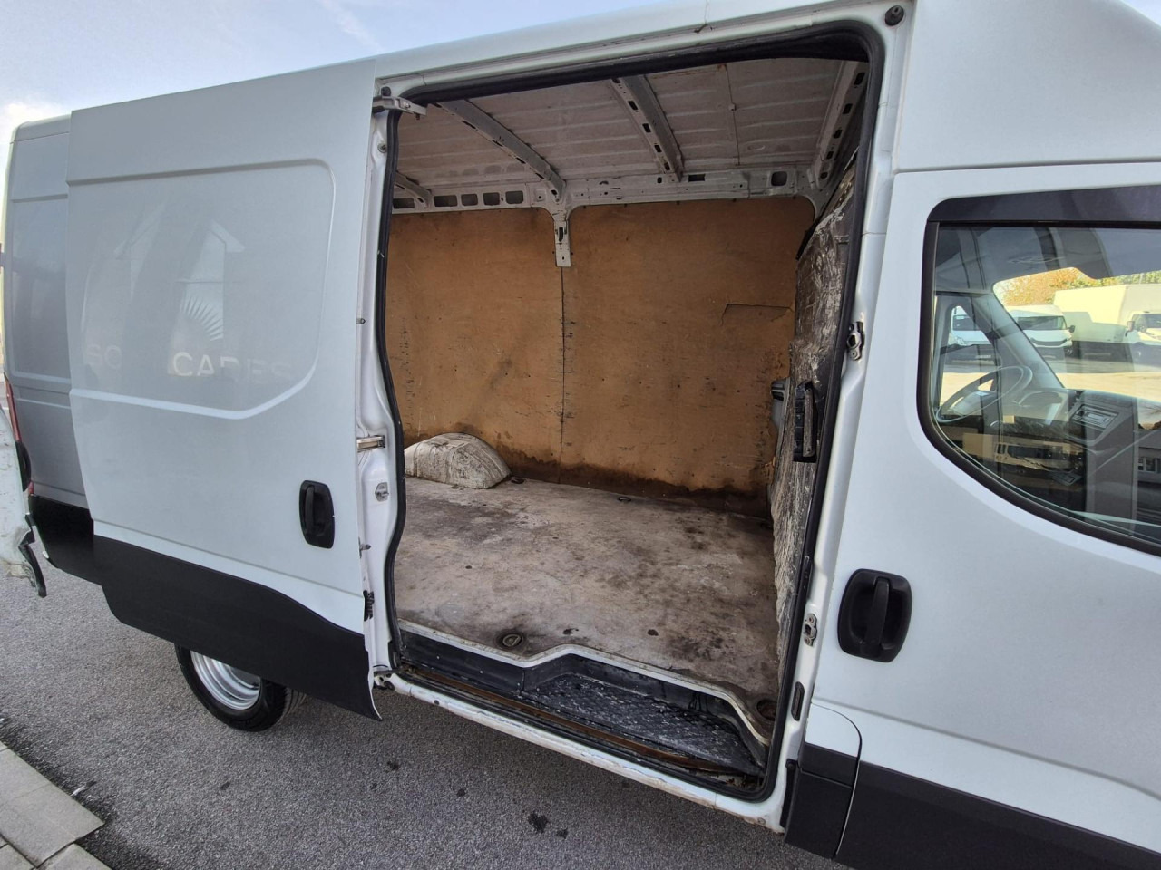 IVECO DAILY35C13V12m3 - Transport de personnes: photos 4 IVECO DAILY35C13V12m3 - Transport de personnes: photos 4