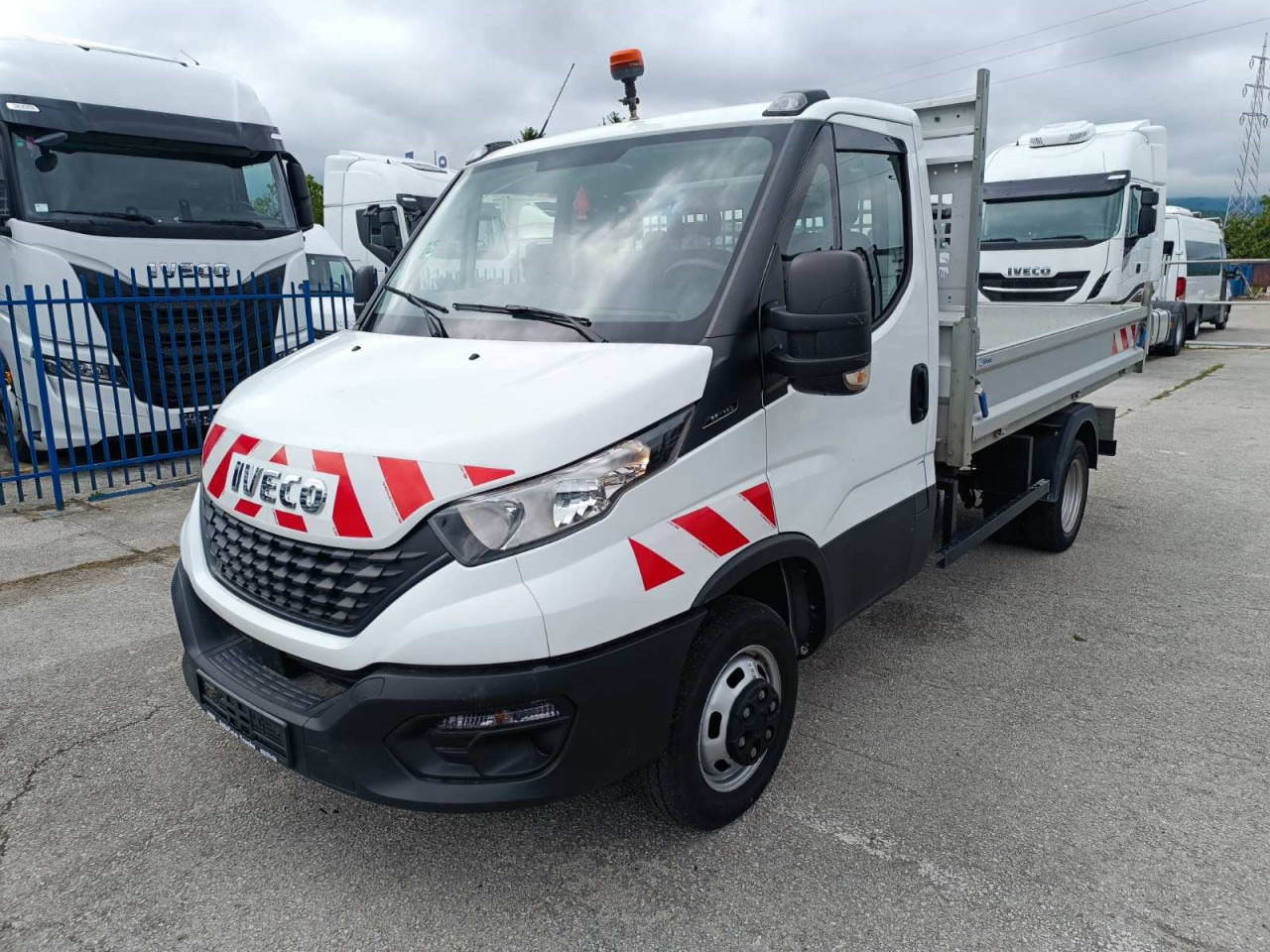 IVECO Daily 35C14 - Utilitaire benne: photos 1 IVECO Daily 35C14 - Utilitaire benne: photos 1