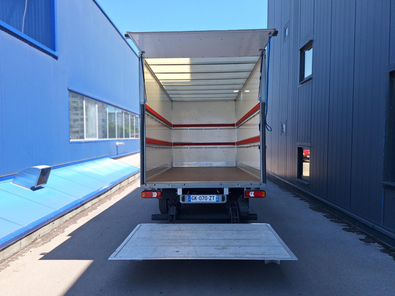 IVECO Daily 35 C 16 - Fourgon grand volume: photos 3 IVECO Daily 35 C 16 - Fourgon grand volume: photos 3