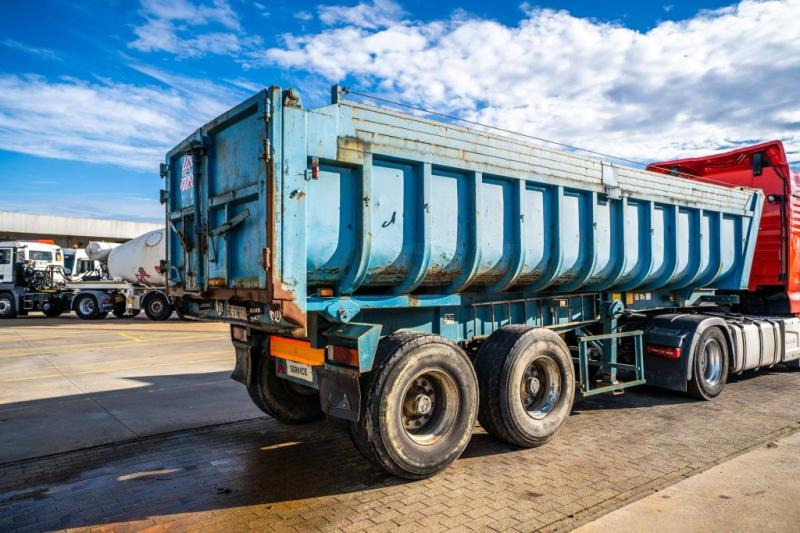 Benalu FRUEHAUF DF33 - Semi-remorque benne: photos 4 Benalu FRUEHAUF DF33 - Semi-remorque benne: photos 4