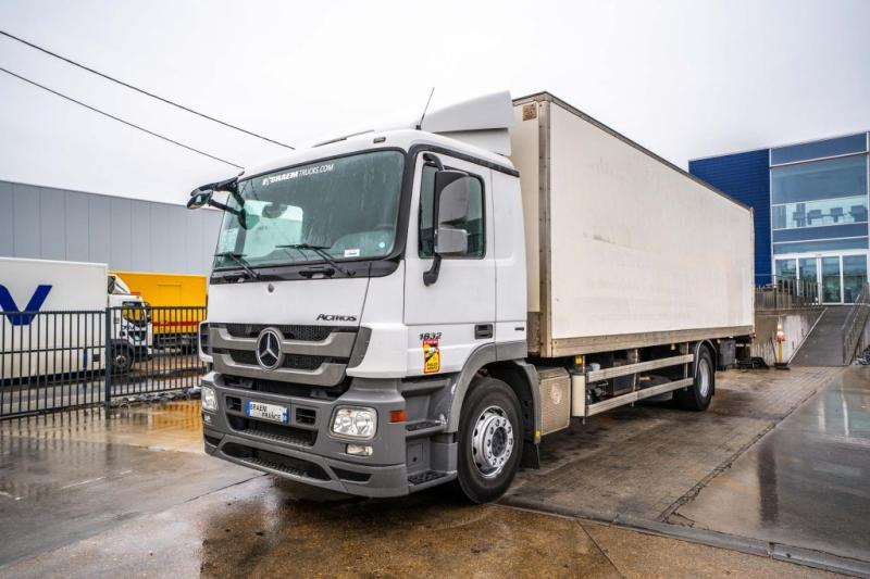 Mercedes ACTROS 1832-MP3+DHOLLANDIA 2.5T. - Camion fourgon: photos 1 Mercedes ACTROS 1832-MP3+DHOLLANDIA 2.5T. - Camion fourgon: photos 1