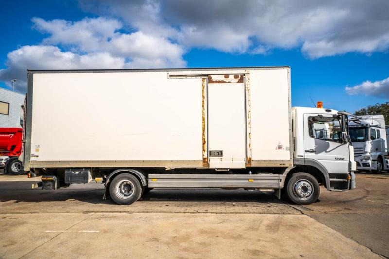 Mercedes ATEGO 1222 + D'HOLLANDIA 1.5T - Camion fourgon: photos 3 Mercedes ATEGO 1222 + D'HOLLANDIA 1.5T - Camion fourgon: photos 3