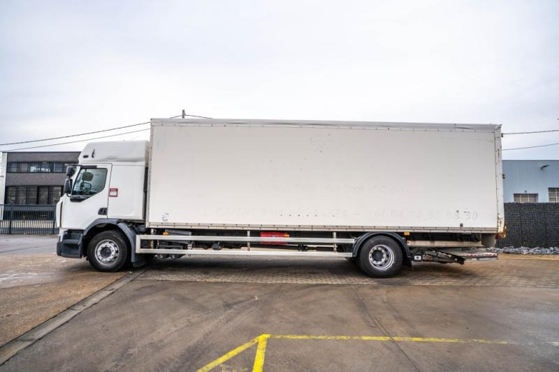 Renault D 19 280 WIDE + DHOLLANDIA 3 T. - Camion fourgon: photos 2 Renault D 19 280 WIDE + DHOLLANDIA 3 T. - Camion fourgon: photos 2