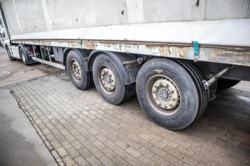 Semi-remorque rideaux coulissants Trouillet VOLAILLE/GEFLÛGEL/POULTRY+HAYON: photos 7 Semi-remorque rideaux coulissants Trouillet VOLAILLE/GEFLÛGEL/POULTRY+HAYON: photos 7