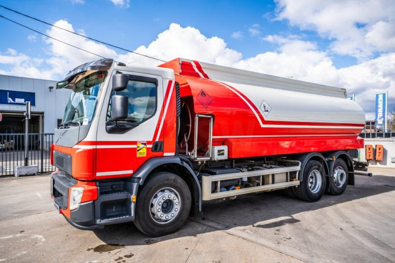 Volvo FE 320+MAGYAR 19.000L/5Comp. - Camion citerne: photos 1 Volvo FE 320+MAGYAR 19.000L/5Comp. - Camion citerne: photos 1