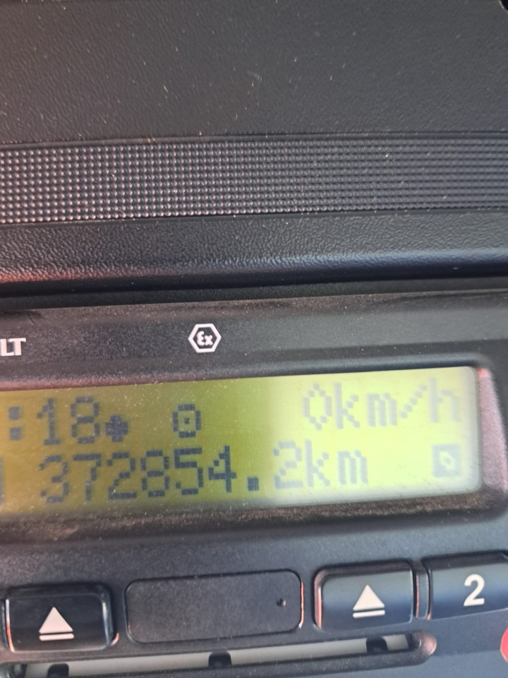 RENAULT MIDLUM 270 - Camion citerne: photos 2 RENAULT MIDLUM 270 - Camion citerne: photos 2