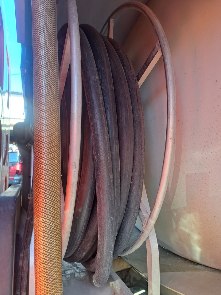 RENAULT MIDLUM 270 - Camion citerne: photos 3 RENAULT MIDLUM 270 - Camion citerne: photos 3