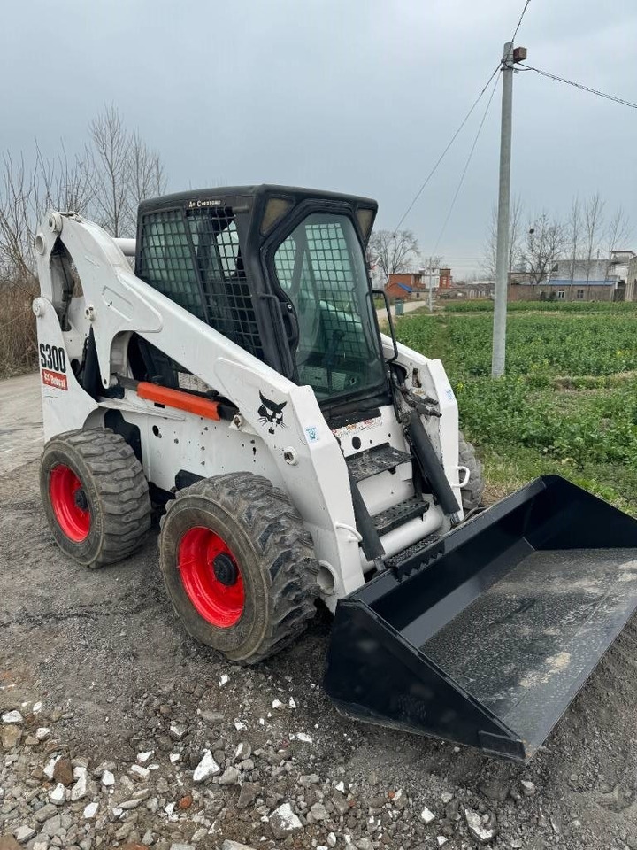 Bobcat S 300 - Mini chargeuse: photos 2 Bobcat S 300 - Mini chargeuse: photos 2