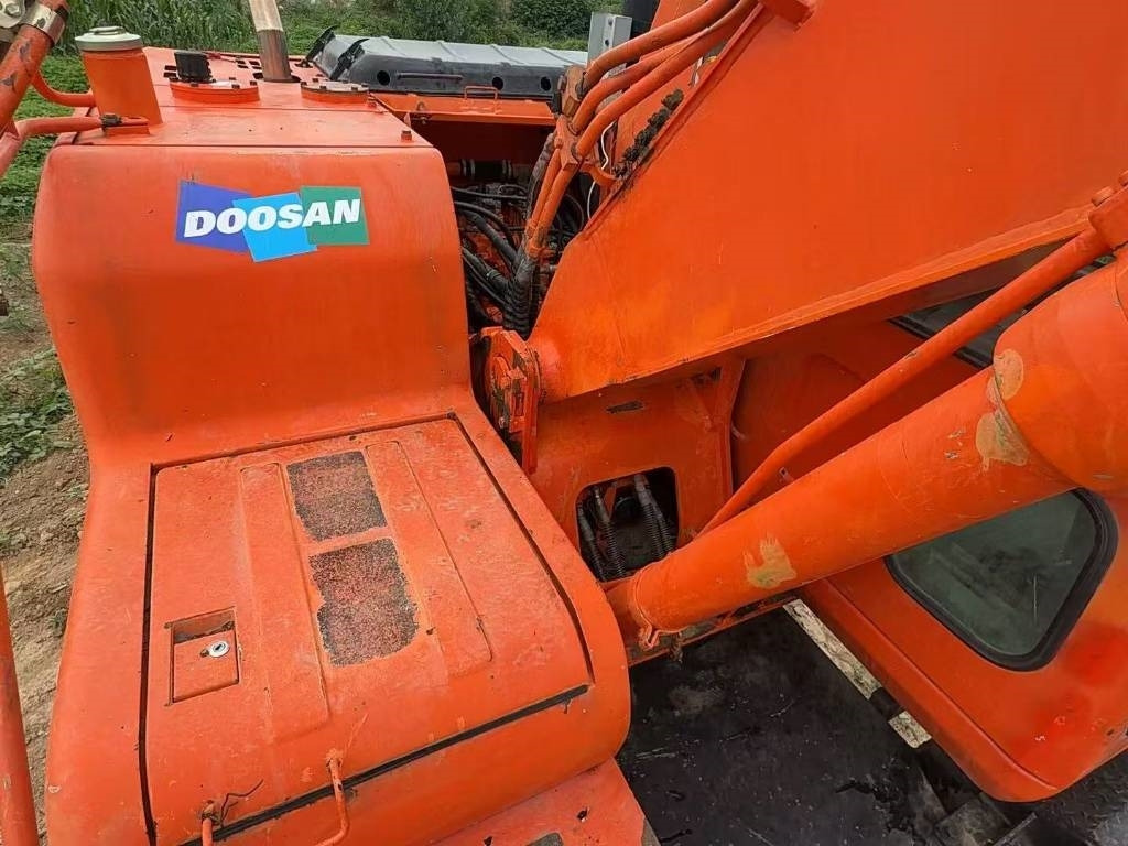 Doosan DH 150 W-7 - Pelle sur pneus: photos 3 Doosan DH 150 W-7 - Pelle sur pneus: photos 3