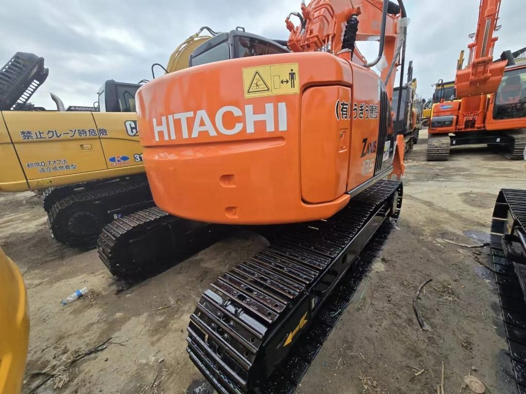 Pelle sur chenille Hitachi ZX 135 US