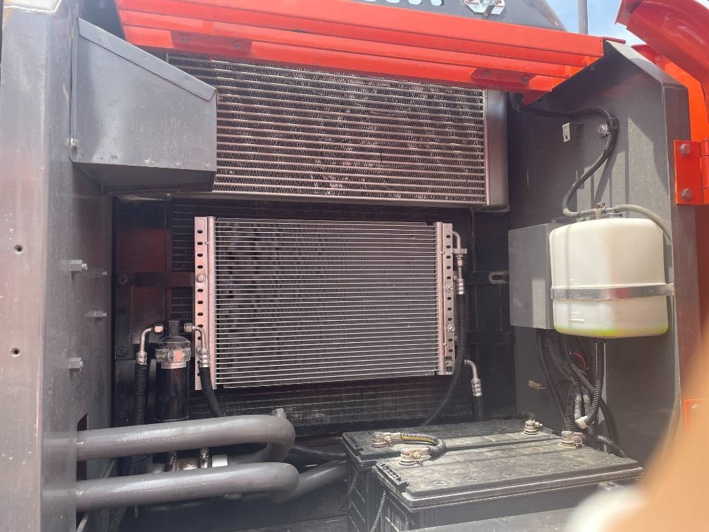 Hitachi ZX 200 - Pelle sur chenille: photos 5 Hitachi ZX 200 - Pelle sur chenille: photos 5