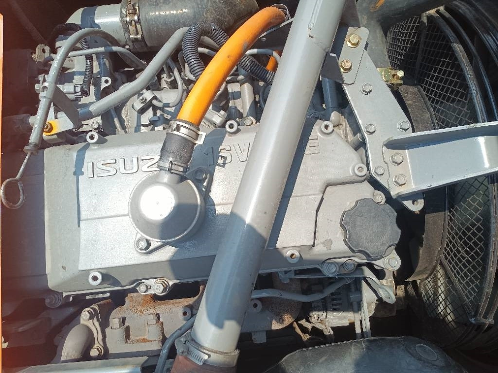 Pelle sur chenille neuf Hitachi ZX 240: photos 12