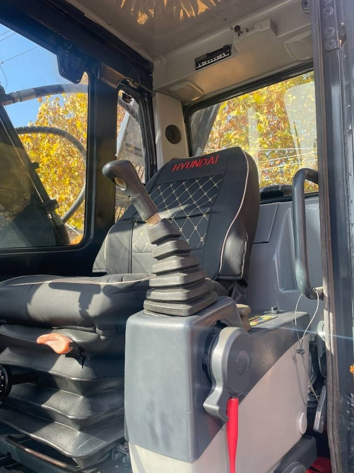 Hyundai HX 220 - Pelle sur chenille: photos 4 Hyundai HX 220 - Pelle sur chenille: photos 4