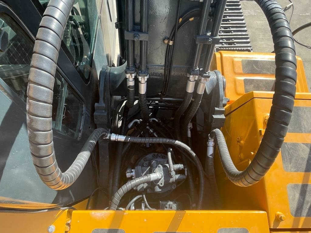 Hyundai HX 220 - Pelle sur chenille: photos 3 Hyundai HX 220 - Pelle sur chenille: photos 3