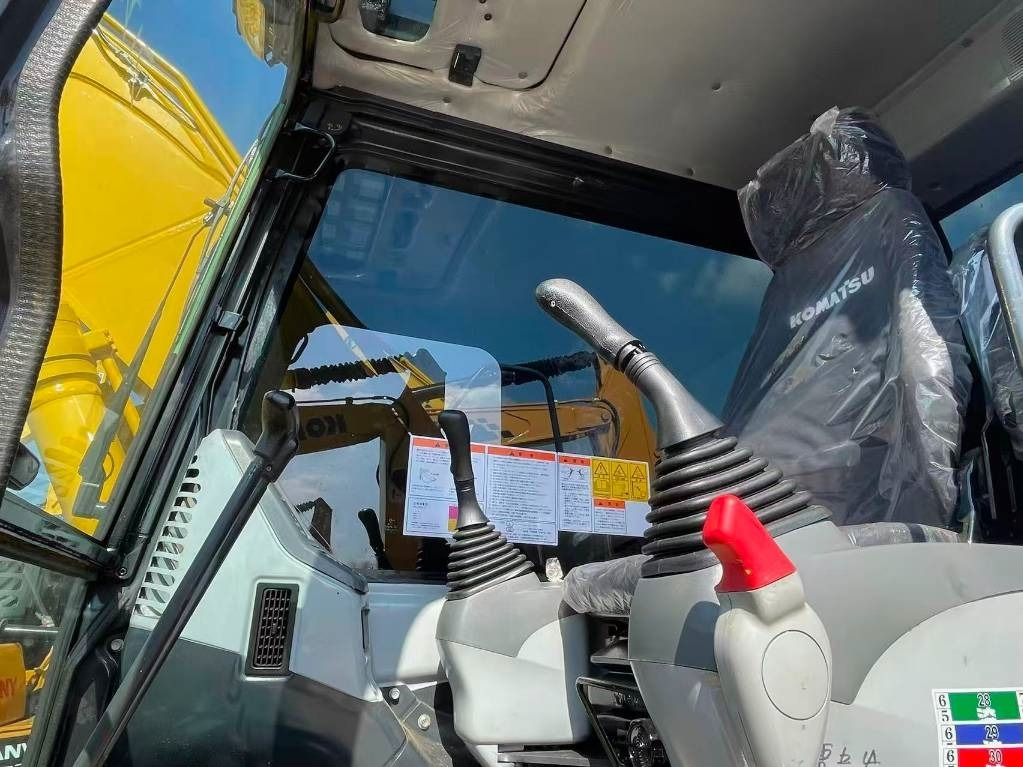 Komatsu PC 130  - Pelle sur chenille: photos 2 Komatsu PC 130  - Pelle sur chenille: photos 2