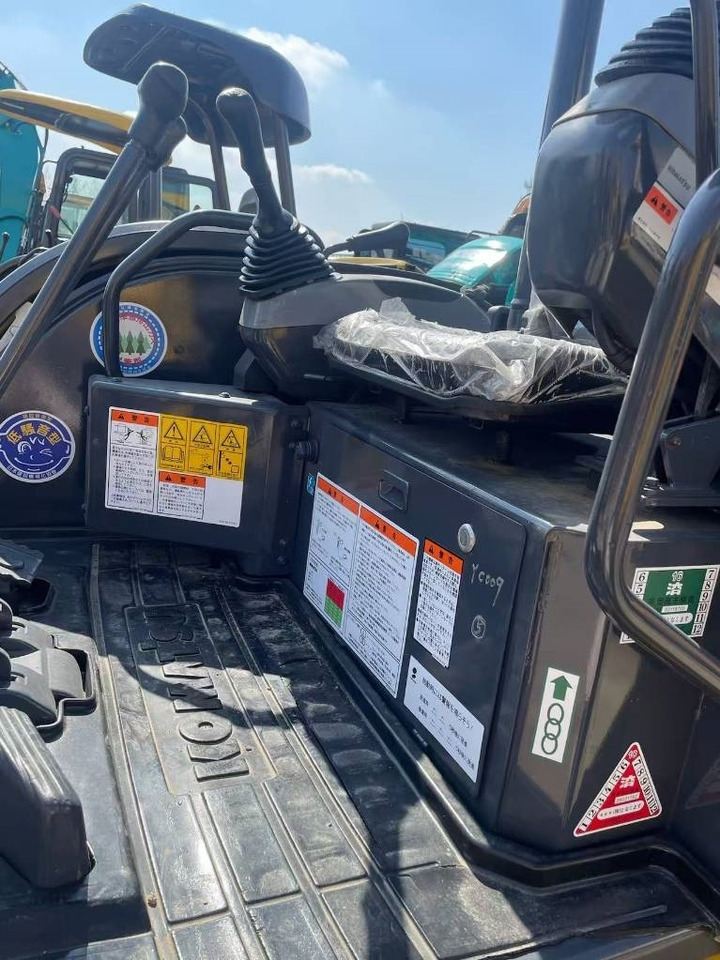 Mini pelle Komatsu PC 35: photos 7