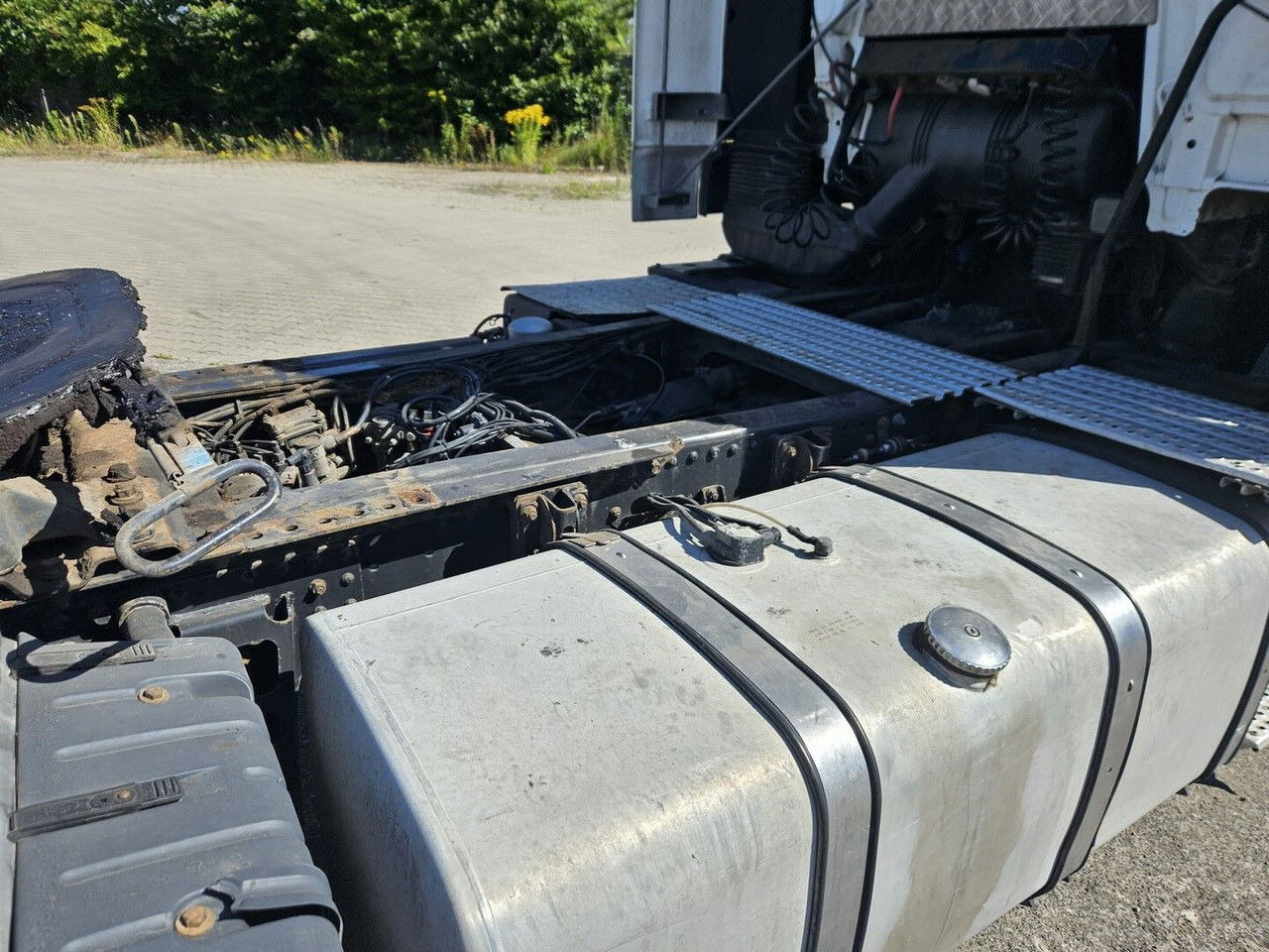 MAN 18.413 FLS - Manual pump and injectors, Intarder, Airco - Tracteur routier: photos 5 MAN 18.413 FLS - Manual pump and injectors, Intarder, Airco - Tracteur routier: photos 5