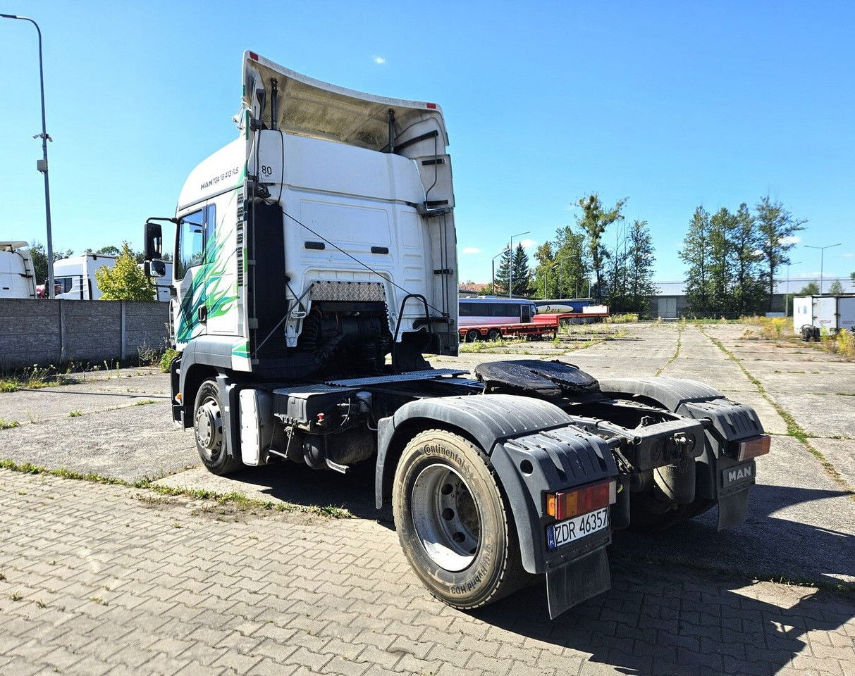 MAN 18.413 FLS - Manual pump and injectors, Intarder, Airco - Tracteur routier: photos 3 MAN 18.413 FLS - Manual pump and injectors, Intarder, Airco - Tracteur routier: photos 3