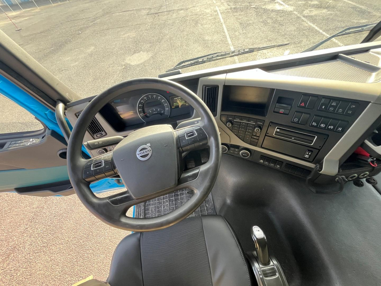 Photo d'intérieur 1: Camion ampliroll, Camion grue Volvo FM 420, 2016, 6x2, Hákový nosič kontajnerov, Hiab 166 - 4 Hipro + DO Photo d'intérieur 1: Camion ampliroll, Camion grue Volvo FM 420, 2016, 6x2, Hákový nosič kontajnerov, Hiab 166 - 4 Hipro + DO