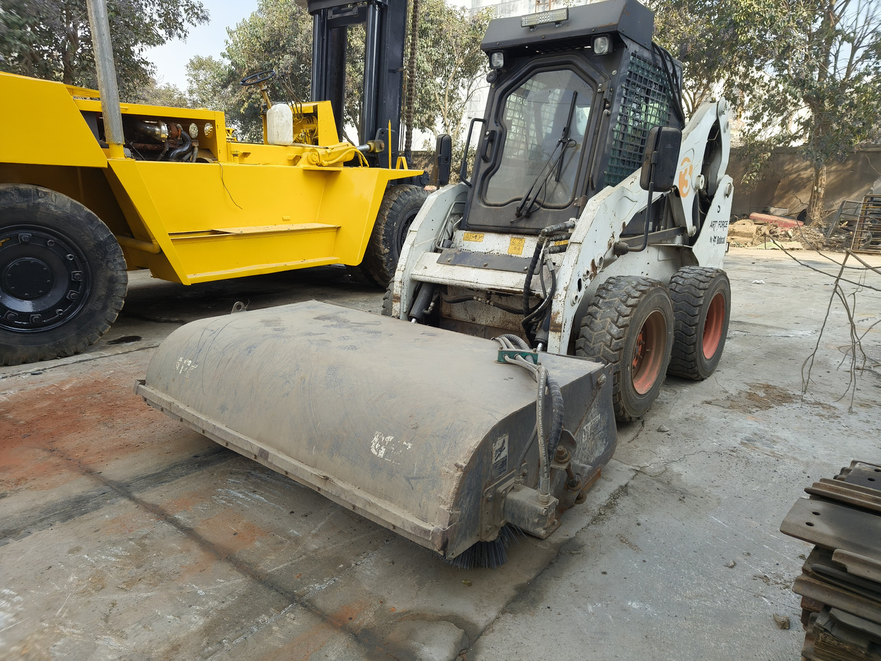BOBCAT s18 skid steer loader - Mini chargeuse: photos 1 BOBCAT s18 skid steer loader - Mini chargeuse: photos 1
