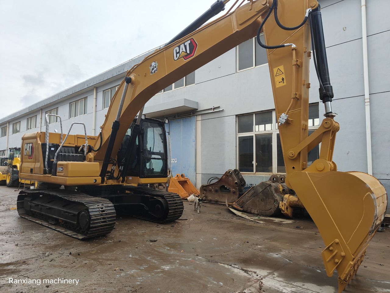 CATERPILLAR 320GC - Pelle sur chenille: photos 3 CATERPILLAR 320GC - Pelle sur chenille: photos 3