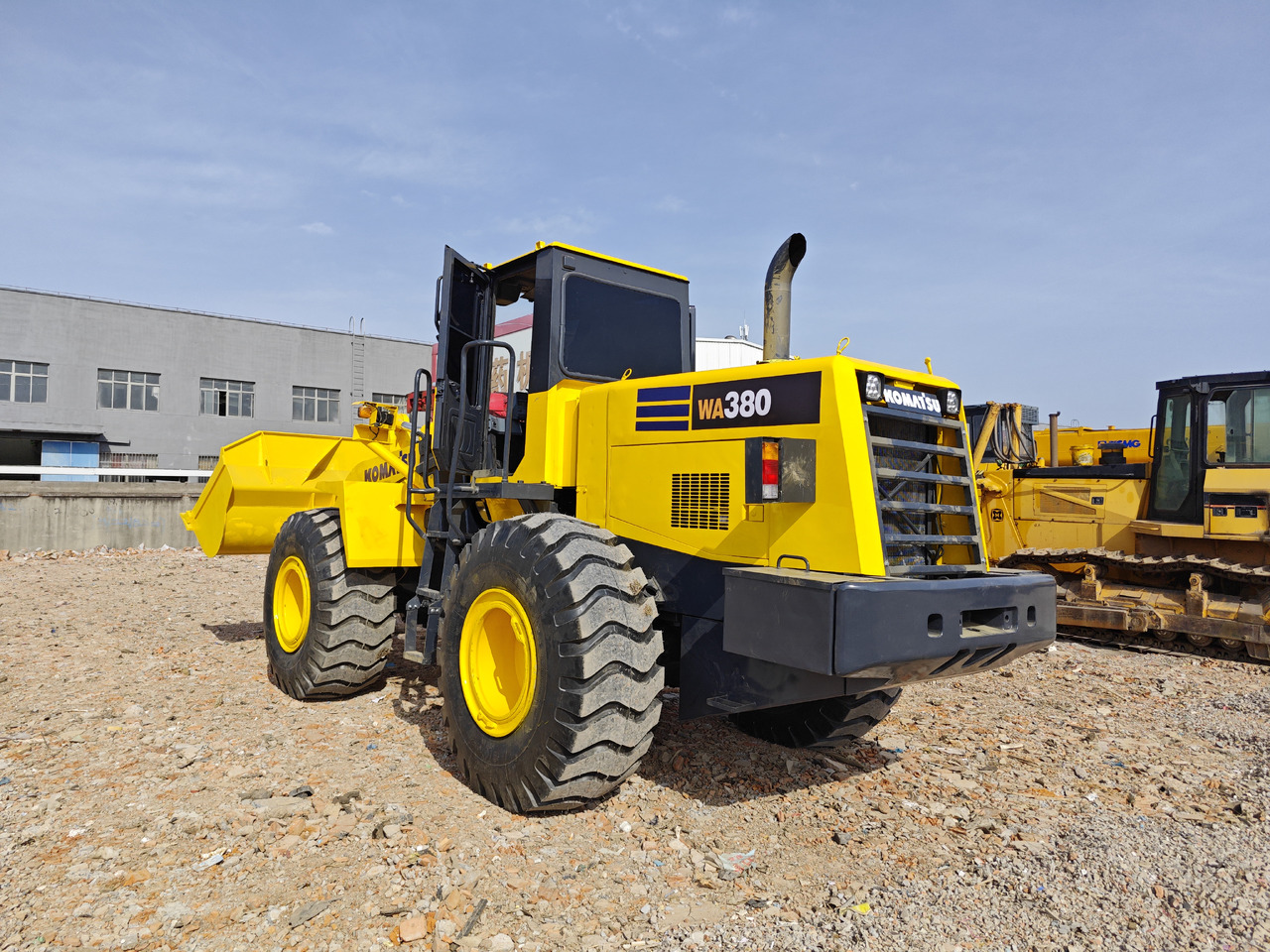 KOMATSU WA380 - Chargeuse sur pneus: photos 3 KOMATSU WA380 - Chargeuse sur pneus: photos 3