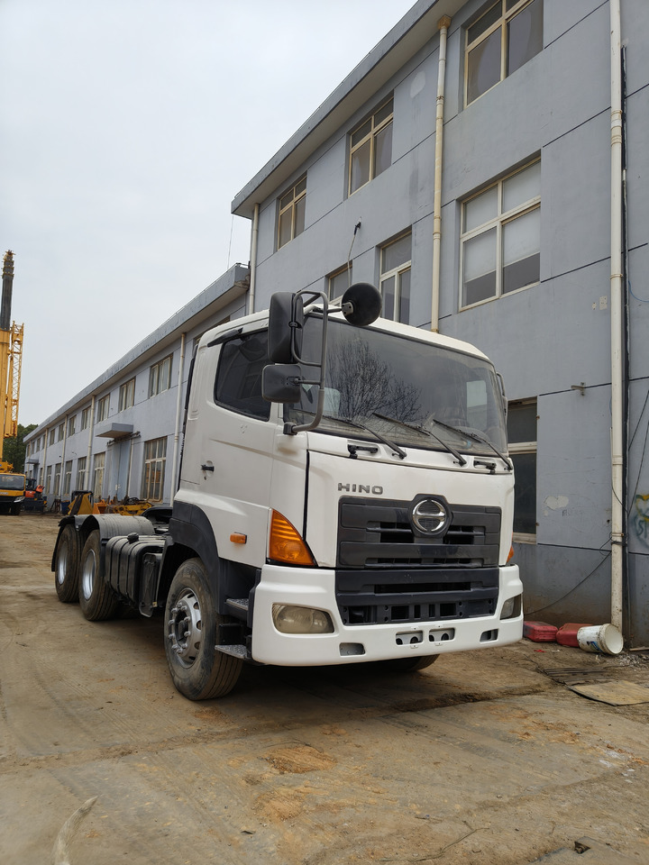 Hino 700 tractor - Tracteur routier: photos 1 Hino 700 tractor - Tracteur routier: photos 1