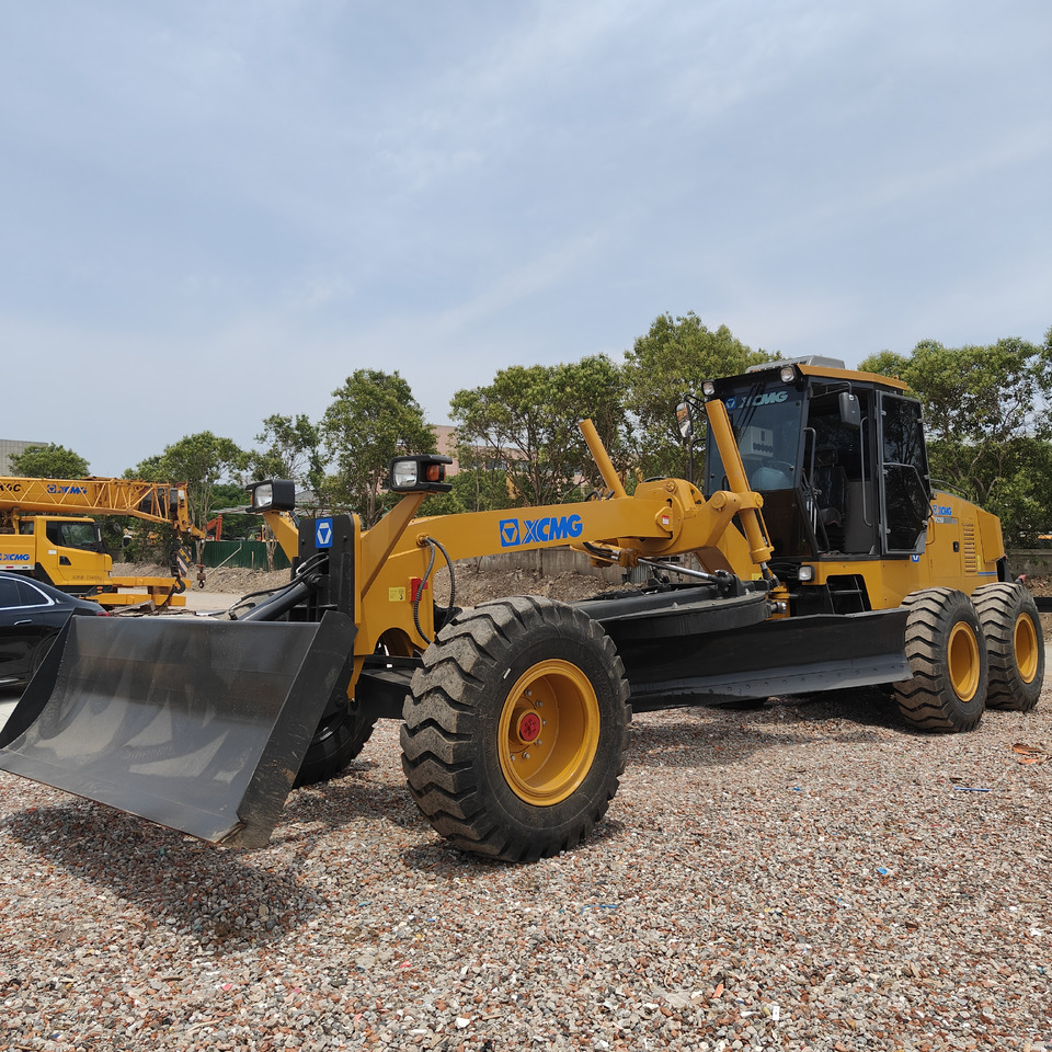 XCMG GR215 GR2153 Motor Grader with Blade - Niveleuse: photos 2 XCMG GR215 GR2153 Motor Grader with Blade - Niveleuse: photos 2