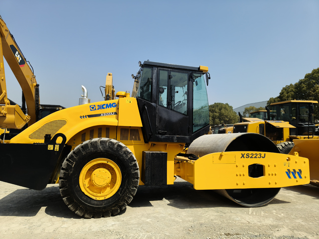 XCMG XS223J USED ROAD ROLLER - Compacteur à pieds de mouton/ Monocylindre: photos 1 XCMG XS223J USED ROAD ROLLER - Compacteur à pieds de mouton/ Monocylindre: photos 1