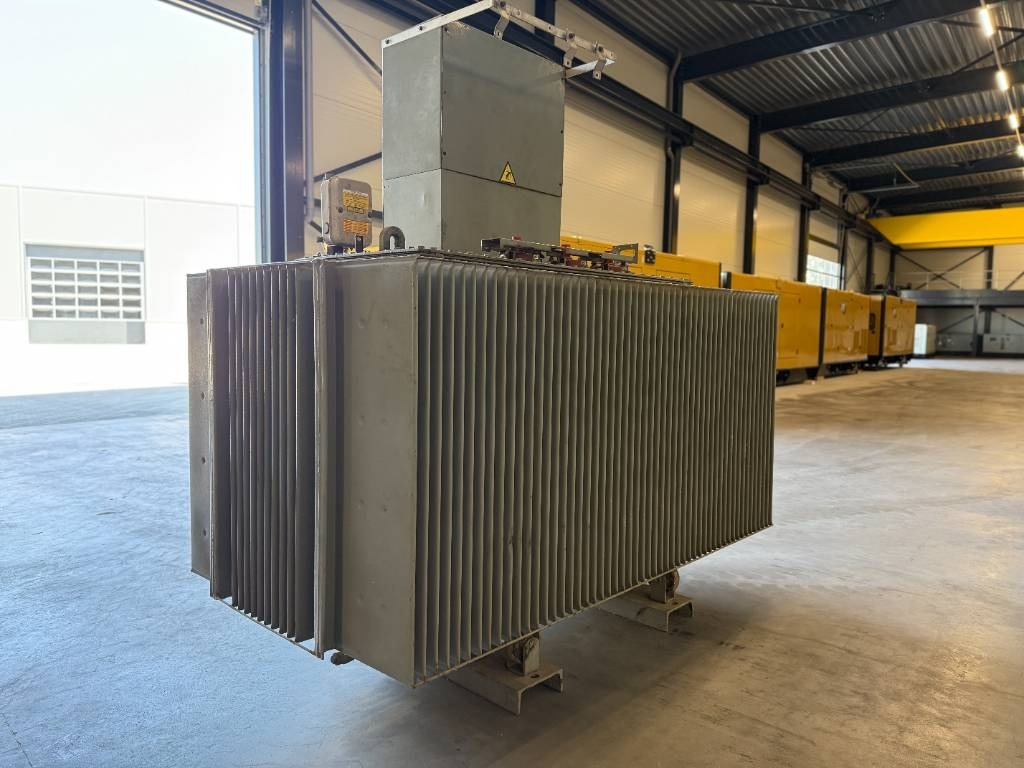 Merlin Gerin France Transfo DYN11 OIL 1600 kVA 380V/16kV - Matériel de chantier: photos 4 Merlin Gerin France Transfo DYN11 OIL 1600 kVA 380V/16kV - Matériel de chantier: photos 4