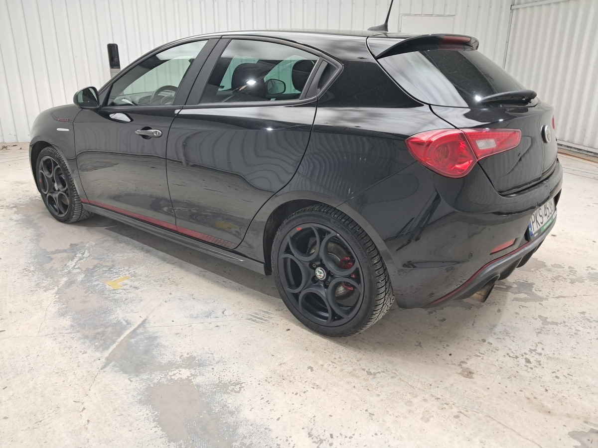 ALFA ROMEO ALFA GIULIETTA HATCHBACK - Voiture à hayon: photos 5 ALFA ROMEO ALFA GIULIETTA HATCHBACK - Voiture à hayon: photos 5