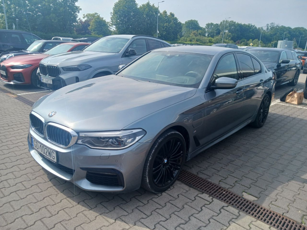 BMW 530E IPERFORMANCE SEDAN - Berline: photos 2 BMW 530E IPERFORMANCE SEDAN - Berline: photos 2