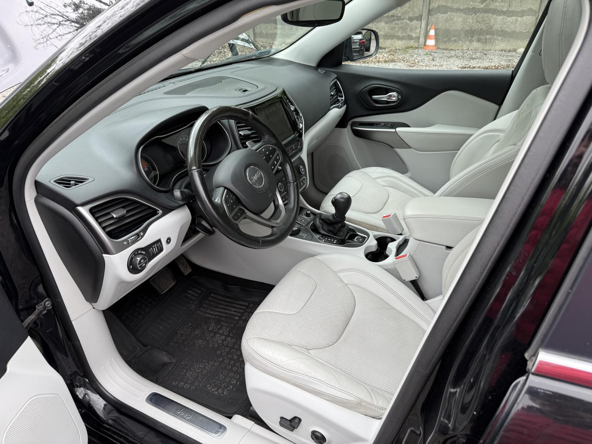 JEEP CHEROKEE OVERLAND 2.0 TURBO AWD AT SUV USZKODZONY SILNIK - SUV: photos 5 JEEP CHEROKEE OVERLAND 2.0 TURBO AWD AT SUV USZKODZONY SILNIK - SUV: photos 5