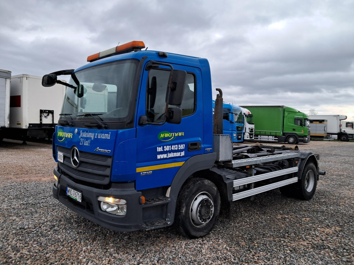 MERCEDES BENZ ATEGO HAKOWIEC - Camion ampliroll: photos 2 MERCEDES BENZ ATEGO HAKOWIEC - Camion ampliroll: photos 2