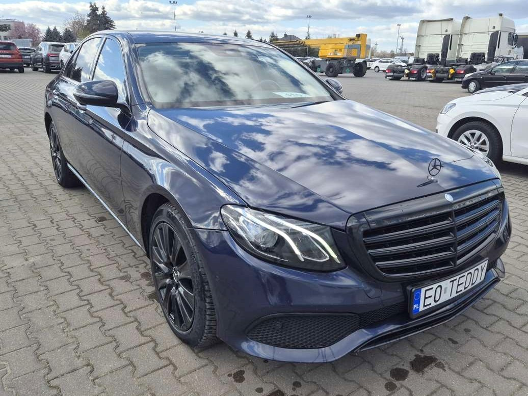 MERCEDES BENZ E 220 D 4MATIC SEDAN - Berline: photos 1 MERCEDES BENZ E 220 D 4MATIC SEDAN - Berline: photos 1
