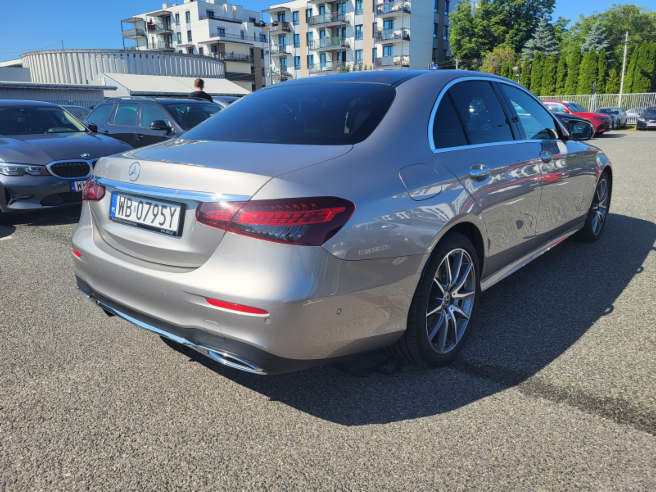 MERCEDES BENZ E 220 SEDAN - Berline: photos 3 MERCEDES BENZ E 220 SEDAN - Berline: photos 3