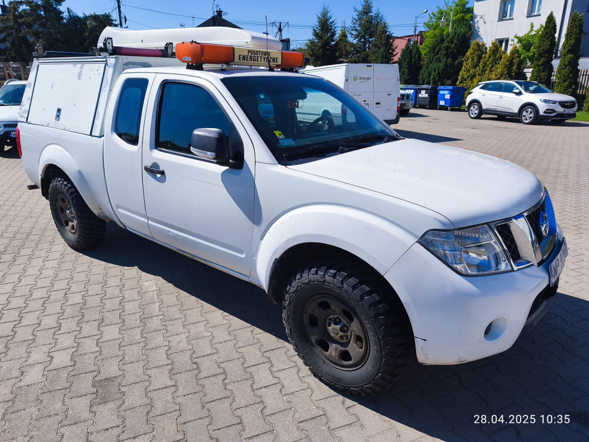 Voiture NISSAN NAVARA PICK-UP