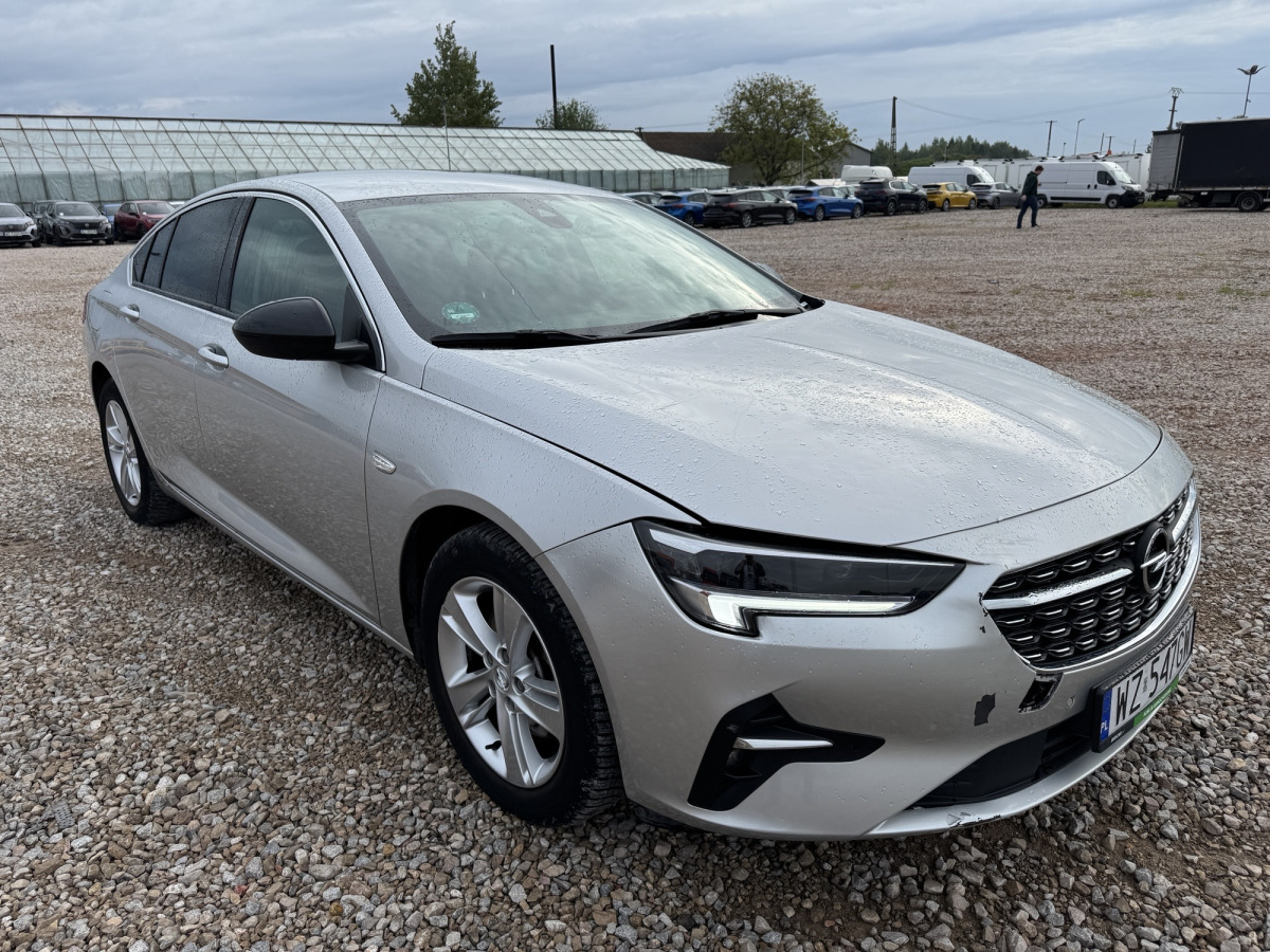 OPEL INSIGNIA LIFTBACK - Voiture: photos 1 OPEL INSIGNIA LIFTBACK - Voiture: photos 1