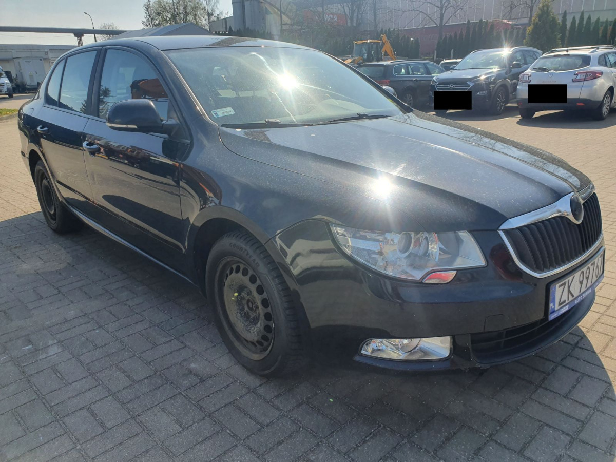 SKODA SUPERB SEDAN - Berline: photos 1 SKODA SUPERB SEDAN - Berline: photos 1