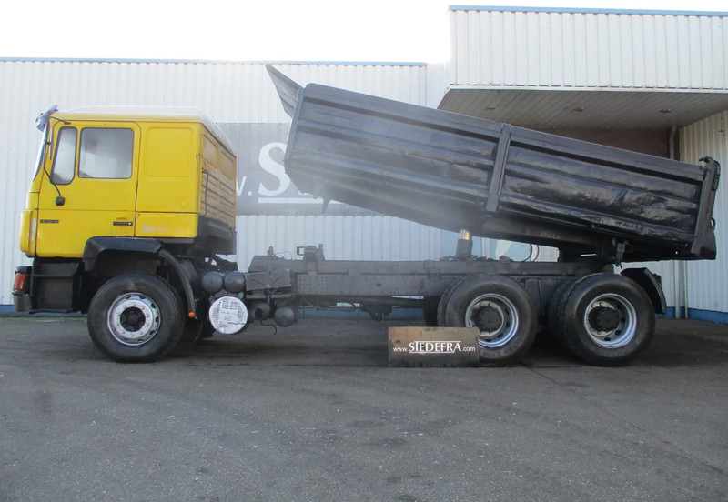Camion benne MAN 26.402 6x4 , ZF Manual , Retarder , 3 Way tipper , Spring suspension: photos 9