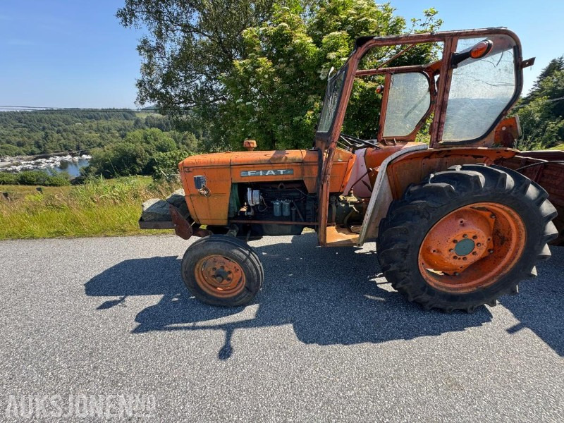 1973 Fiat 415 - Traktor med henger Skuffe og Vedkløyver - Tracteur agricole: photos 1 1973 Fiat 415 - Traktor med henger Skuffe og Vedkløyver - Tracteur agricole: photos 1